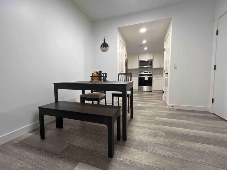 Newly Built 2 Bedroom Suite With Free Parking - Close To Banff National Park, YYC מראה חיצוני תמונה