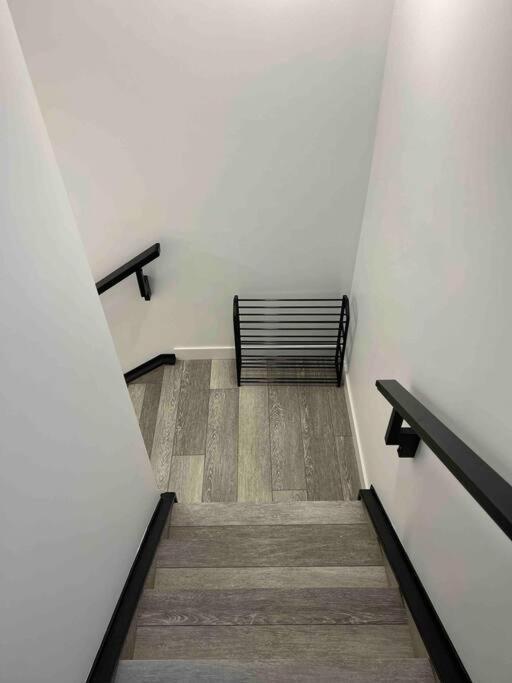 Newly Built 2 Bedroom Suite With Free Parking - Close To Banff National Park, YYC מראה חיצוני תמונה