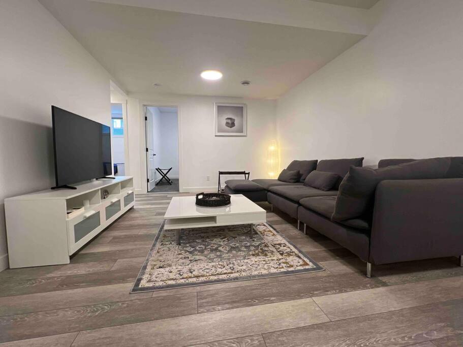 Newly Built 2 Bedroom Suite With Free Parking - Close To Banff National Park, YYC מראה חיצוני תמונה
