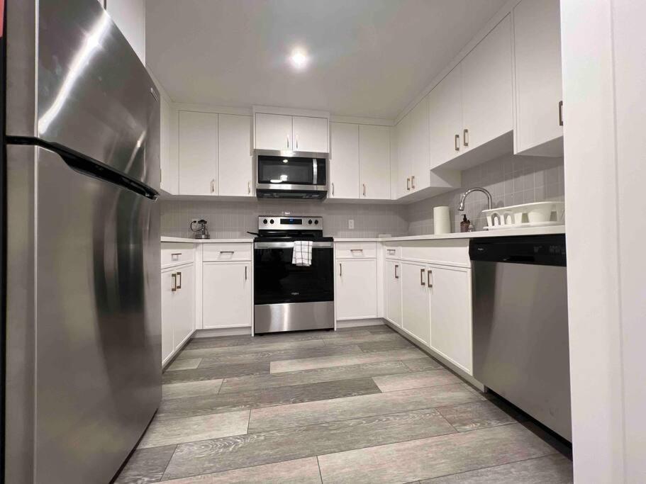 Newly Built 2 Bedroom Suite With Free Parking - Close To Banff National Park, YYC מראה חיצוני תמונה