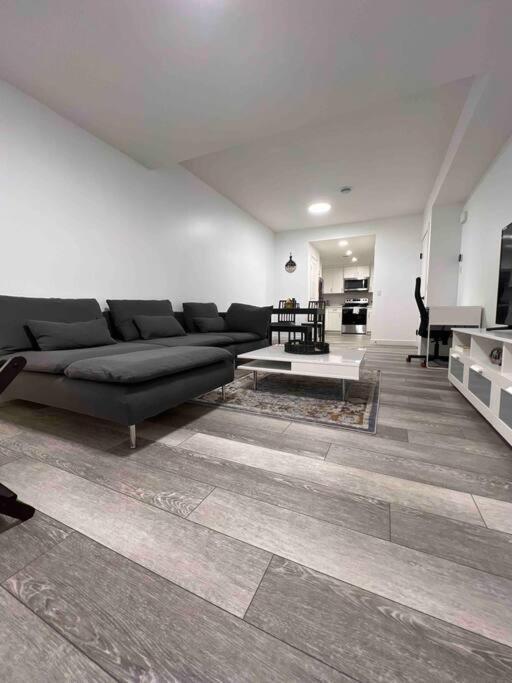 Newly Built 2 Bedroom Suite With Free Parking - Close To Banff National Park, YYC מראה חיצוני תמונה